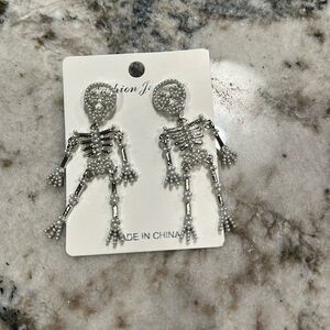 Fun earrings good for wearing on Halloween 👻